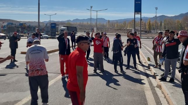 los hinchas de estudiantes dicen presente en chile para alentar al equipo por la libertadores