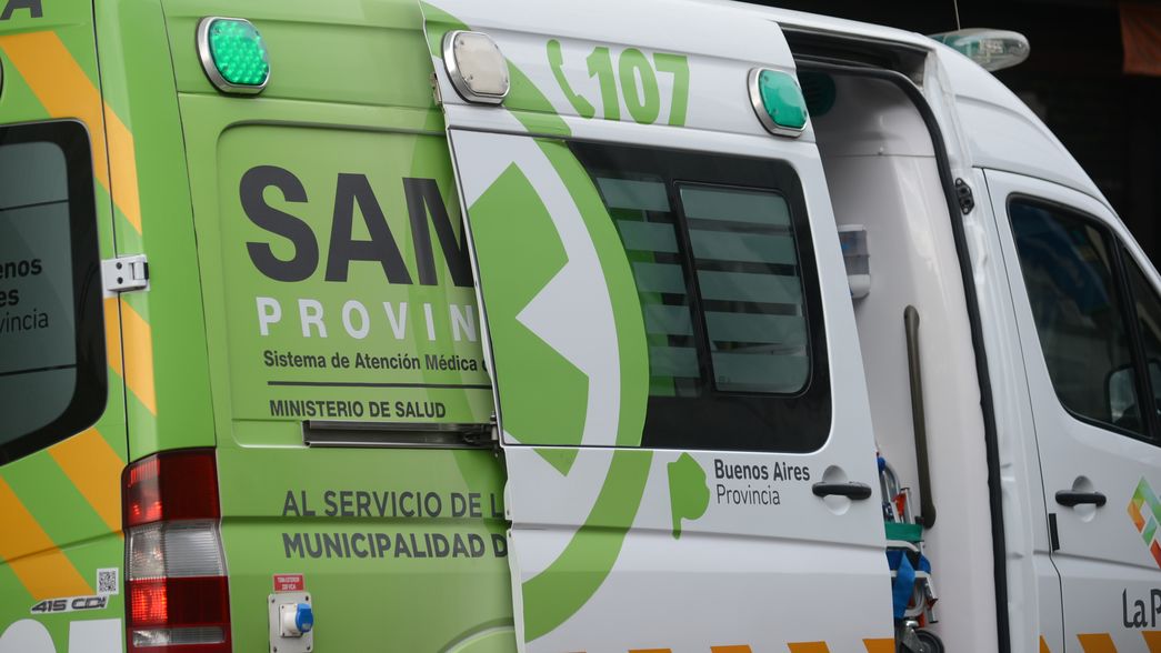 Un joven murió electrocutado y quedó colgado de los cables en La Plata