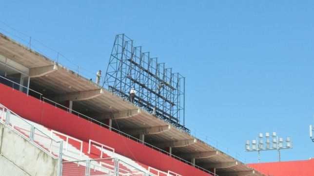 asi va quedando la gigante pantalla led del nuevo estadio de estudiantes