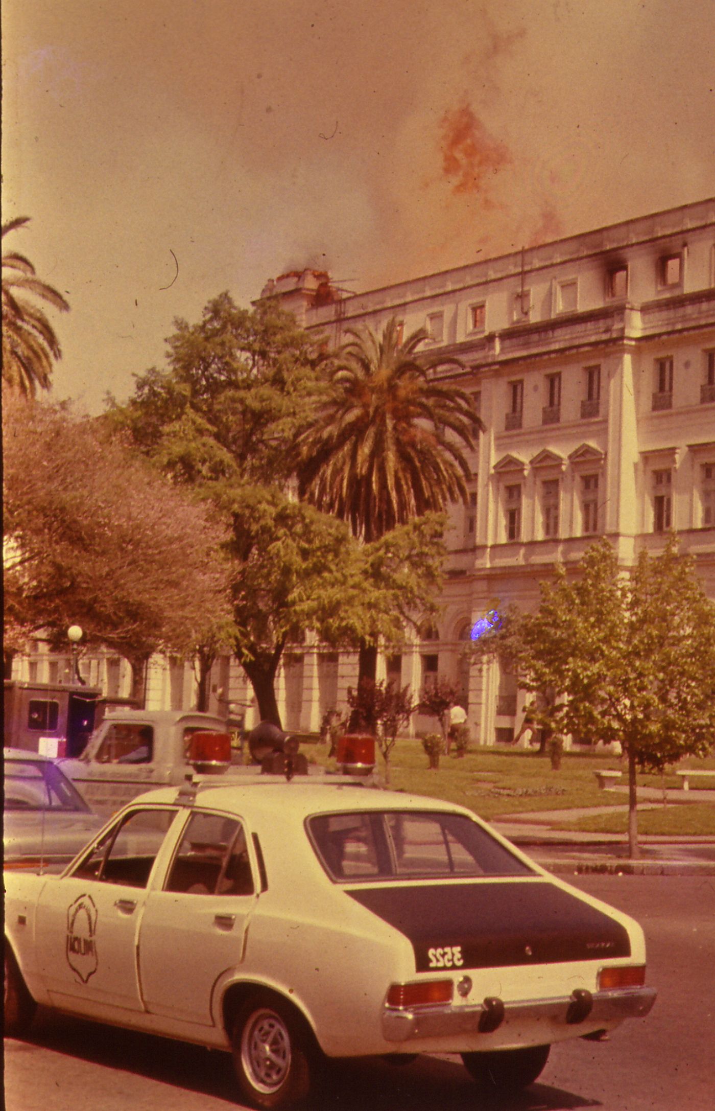 Una de las primeras fotos que sacó Alberto al llegar a la esquina de 9 y 51 y se sorprendió con el incendio en Teatro Argentino