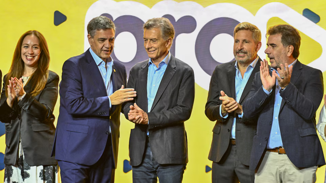 ¿quienes son los dirigentes de la plata que participaron del relanzamiento del pro?