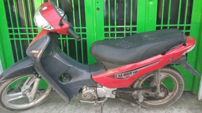 cayeron en la plata por viajar en una moto robada, sin patente ni casco