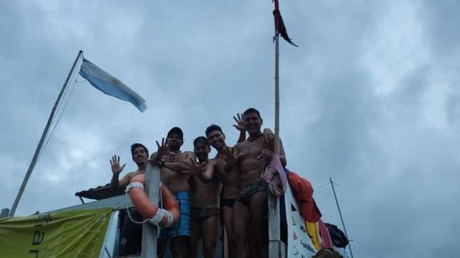 video: guardavidas de la plata salvaron a cuatro personas que se ahogaban en mar de ajo