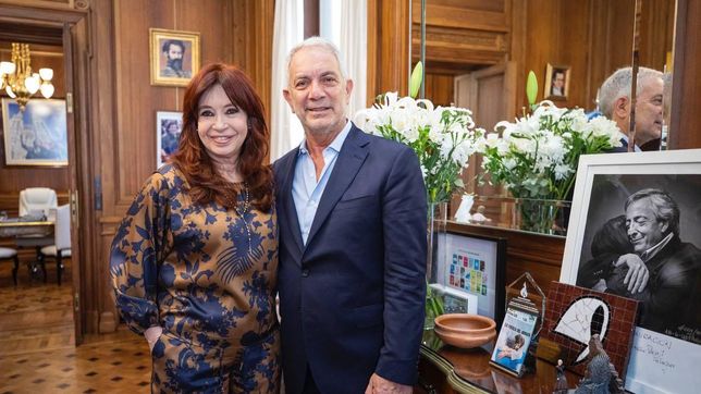 el divertido encuentro de alak con cristina kirchner tras ser electo intendente