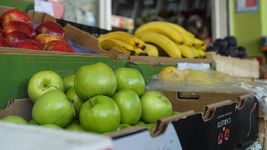 fue a pedir fruta a una verduleria de la plata y el dueno lo ataco a tiros