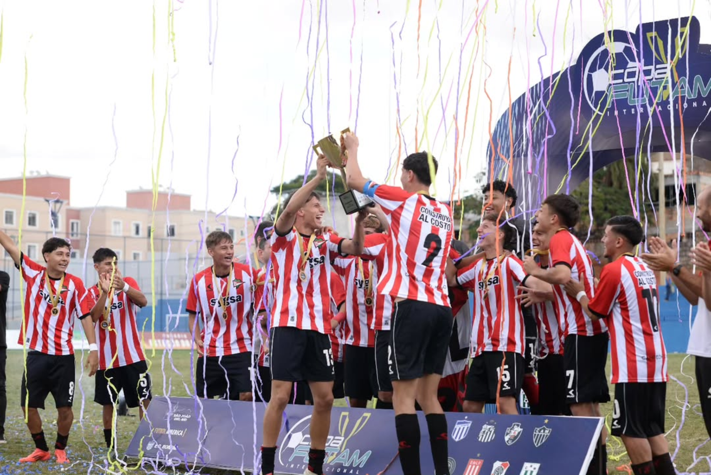 Estudiantes Dante y Krom.png