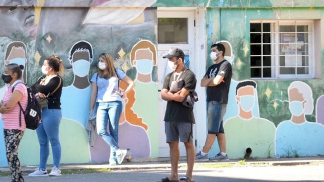 covid en argentina: se registraron menos de 1.000 contagios en las ultimas 24 horas