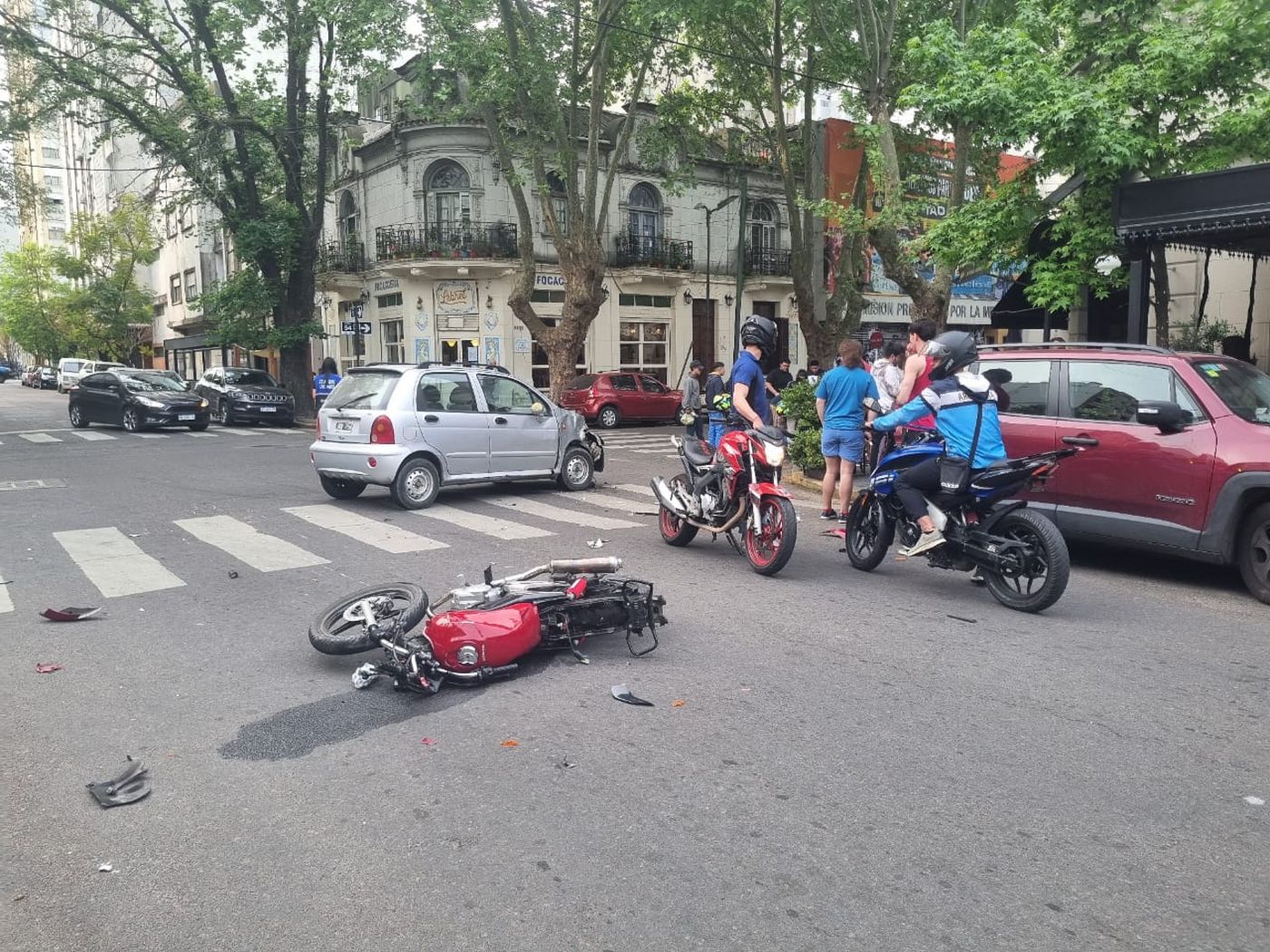 Accidente moto y auto en 5 y 54 (4).jpeg