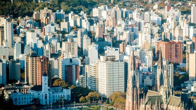 arranca un ano electoral con el paso bajo nivel, un paseo de compras y varias licitaciones en la plata