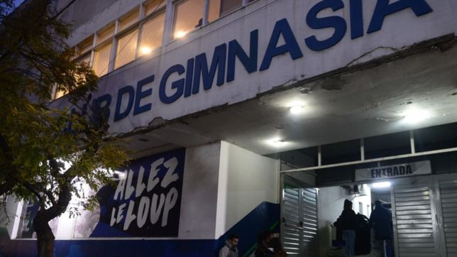 gimnasia abrio la sede de calle 4 para recibir donaciones por el temporal de lluvia