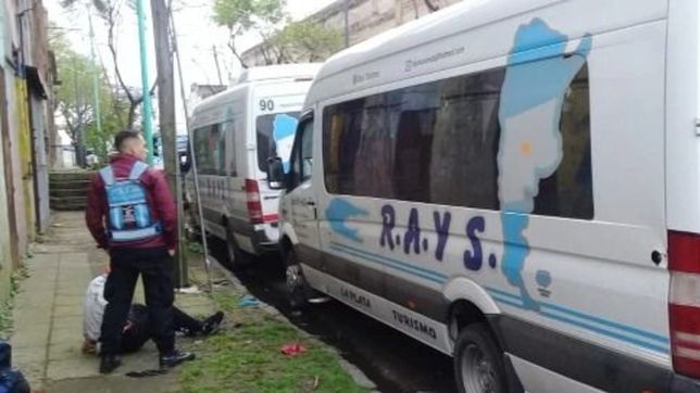 golpearon y asaltaron a dos choferes de una agencia de turismo platense en la boca