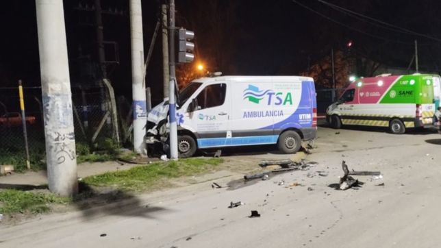 dramatico accidente en avenida 44: choco una ambulancia que traia a un nene a la plata