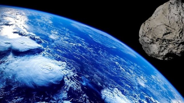 un asteroide del tamano de un micro pasara ?cerca? de la tierra