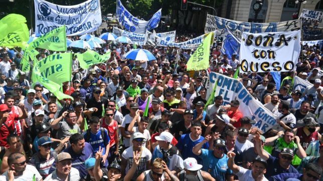 uocra la plata despide el ano a puro show y regalos para sus afiliados en tolosa