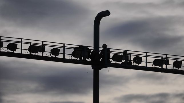 un incendio puso en riesgo el partido entre arsenal y gimnasia