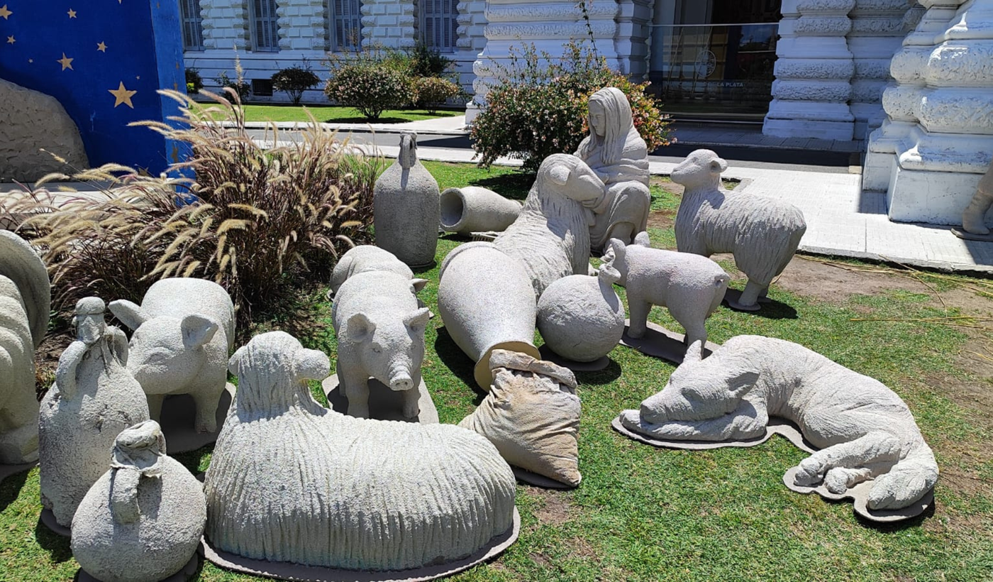 Pesebre frente a la Municipalidad.png