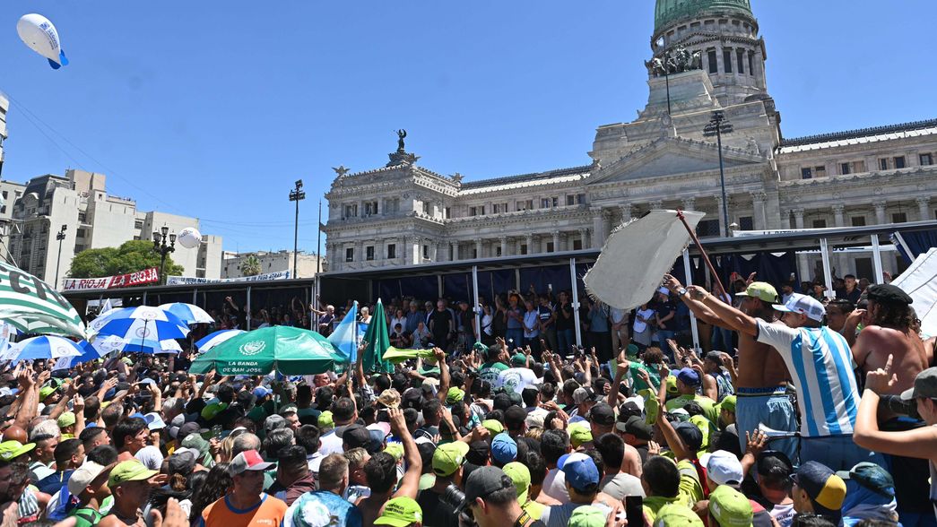 La CGT marcha en el Día del Trabajador tras la primera victoria de Javier Milei en el Congreso