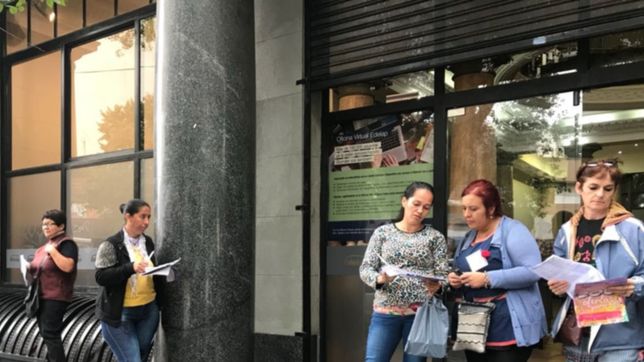 usuarios juntan firmas contra el tarifazo en edelap, camuzzi y absa