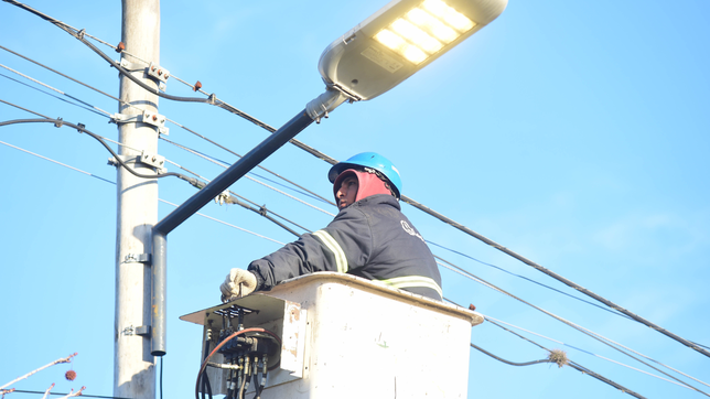 la municipalidad avanza con el plan de alumbrado con nuevas luminarias led en barrios