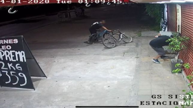 video: intentaron entrar a robar a una carniceria de la plata por la garita de gas y los descubrieron