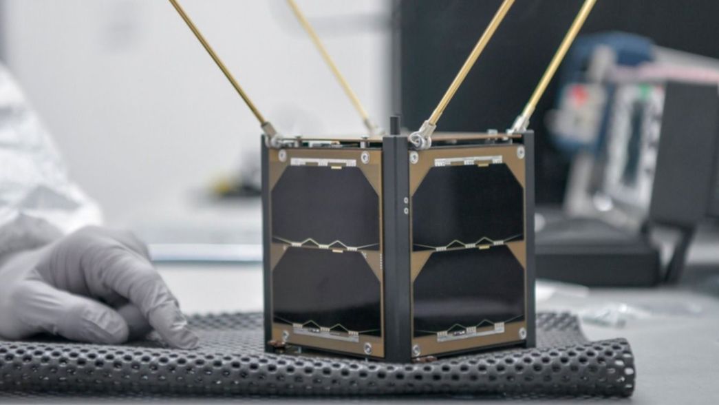 Estudiantes de la UNLP crearon un escudo de protección para un nanosatélite