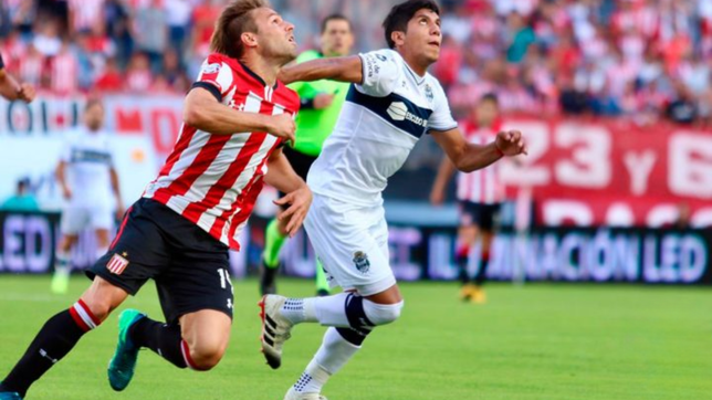 la ultima vez que un dt interino dirigio un clasico platense: ¿como le fue?