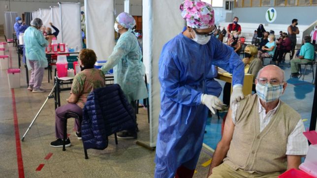 la provincia envio medio millon de turnos para aplicar terceras dosis contra el covid-19