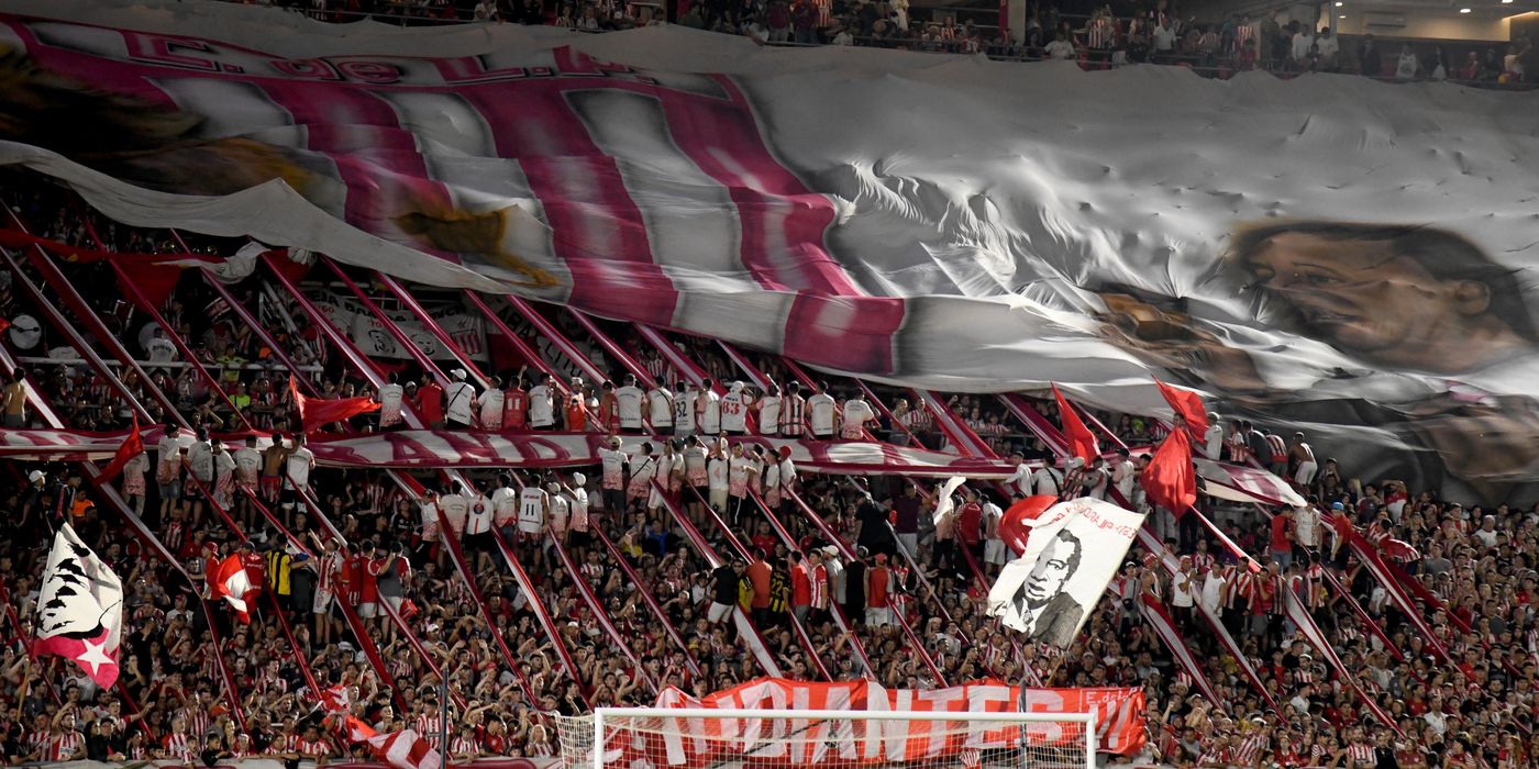 Hinchada de Estudiantes (1).jpg