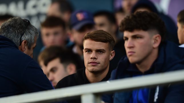 miramon volvio al bosque y vio el partido de gimnasia desde la platea