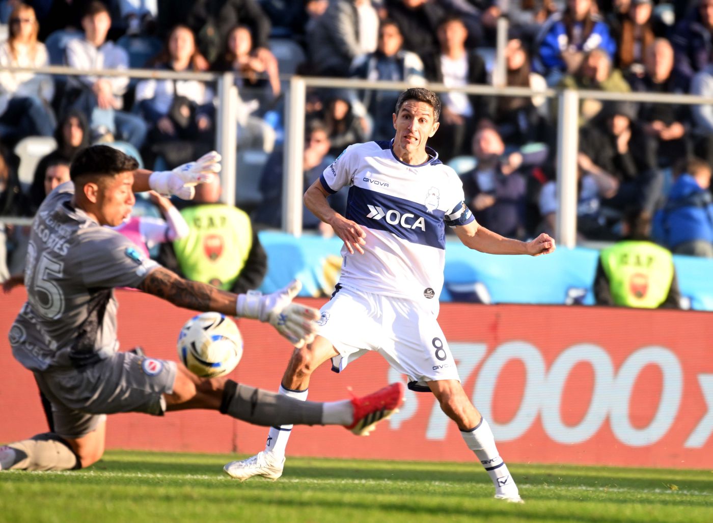 Nacho Fern&aacute;ndez, puso el 2 a 0 para Gimnasia.