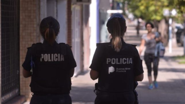 intento esquivar un control en la plata y golpeo en la cara a una mujer policia