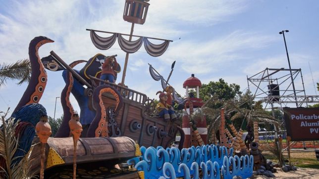 bizarrap, shrek y el juego del calamar: las fotos de los munecos que arderan en ano nuevo