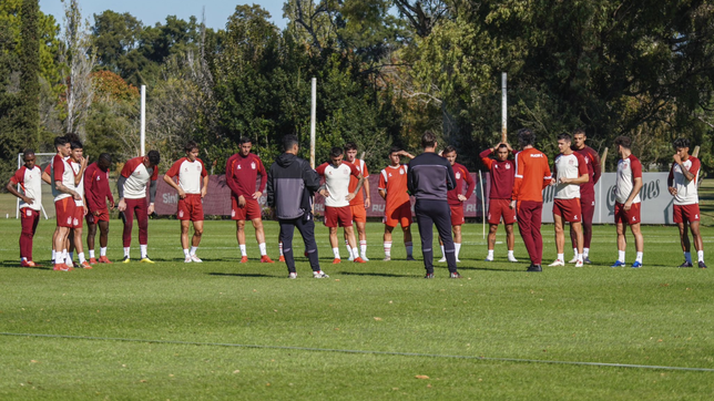 dos jugadores de estudiantes se recuperaron y eduardo dominguez los cuenta para argentinos juniors