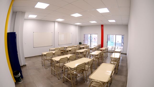 varias escuelas de la plata estan sin clases por un paro de los auxiliares de ate