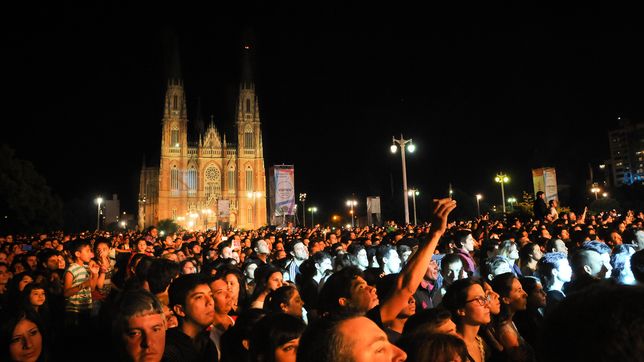 la provincia se sumo al asueto y el cumpleanos de la plata se vivira como un feriado