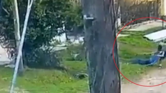 el video del hombre que fue filmado mientras sacaba a la calle el cadaver de un vecino