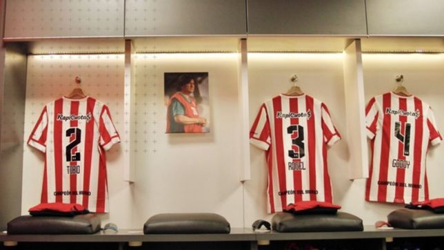 el brujo manuel, presente en el vestuario del pincha