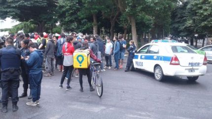 Ser cadete de Glovo, un trabajo de alto riesgo en tierras de Cristian Ritondo