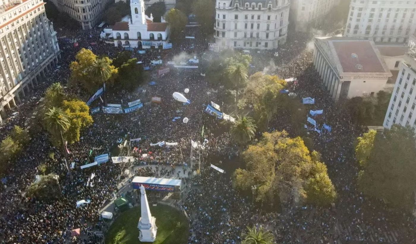 Plaza de Mayo Marcha Federal Universitaria.jpg