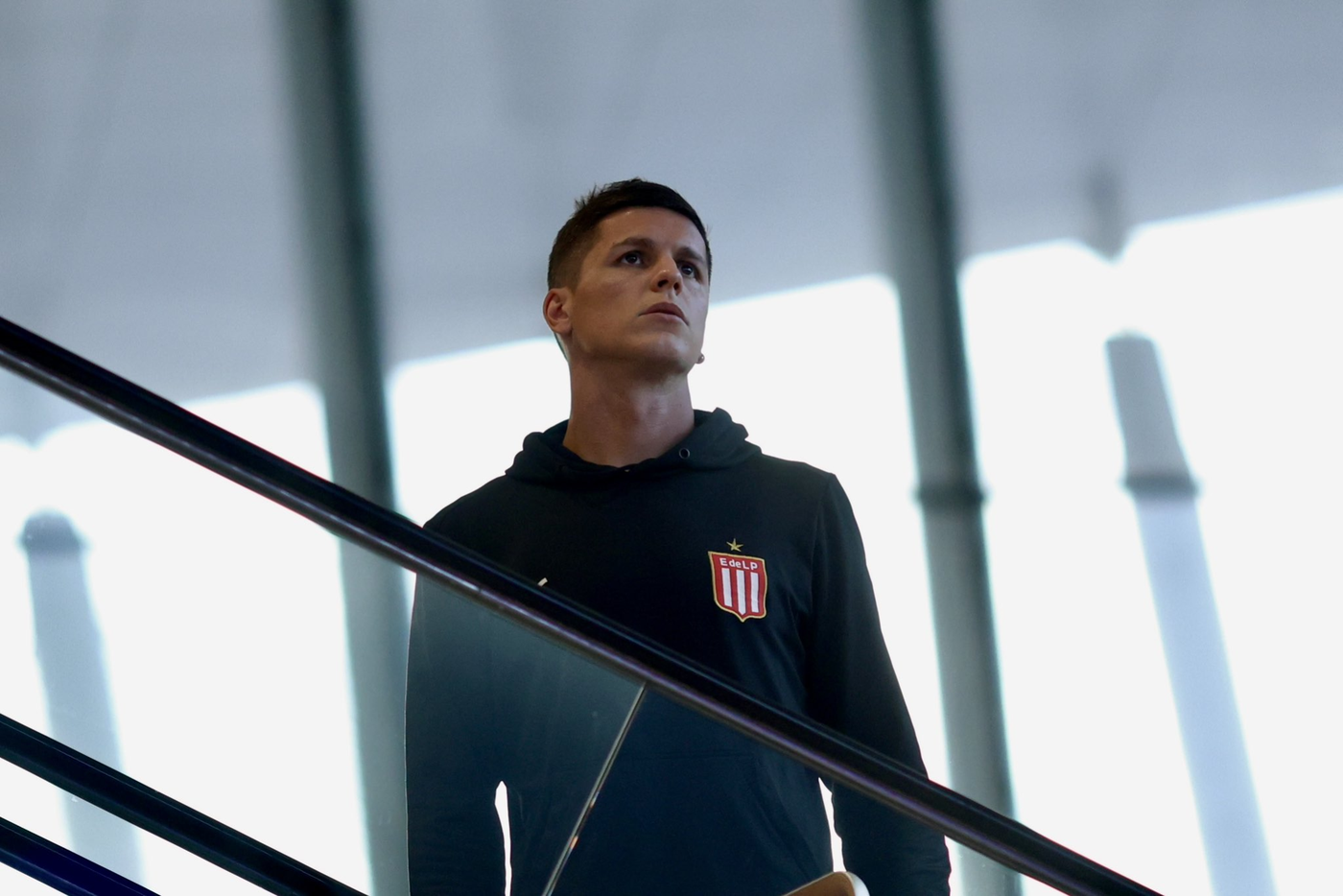 Estudiantes aeropuerto Carrillo.png