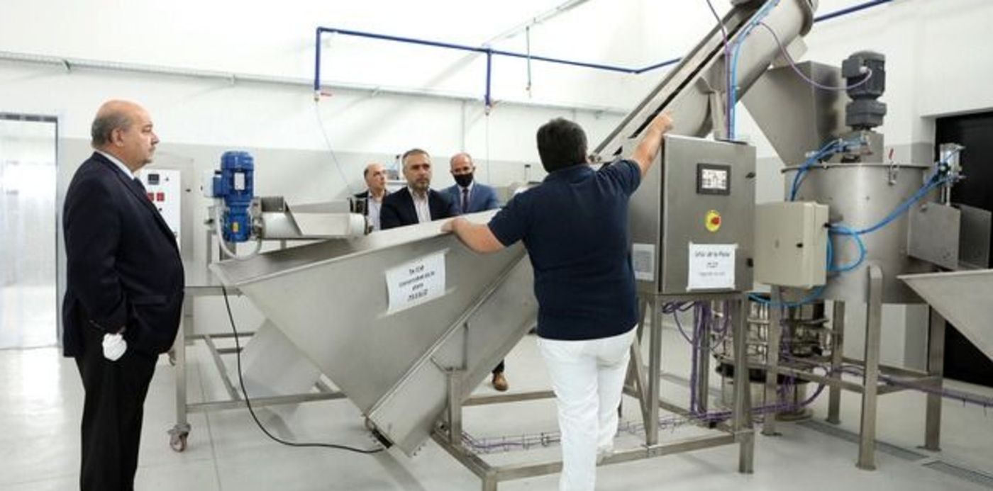 1639164271393.jpg?x=1&y=58&width=638&height=319&rotate=0&scaleX=1&scaleY=1&ow=640&oh=427&&cw=1920&ch=950