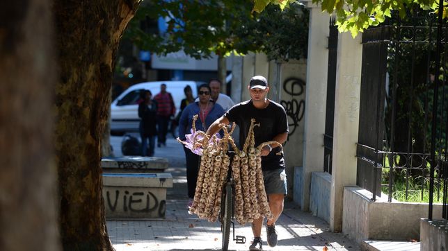 ¿cuantos puestos hay, donde estan y que se vende en las calles?