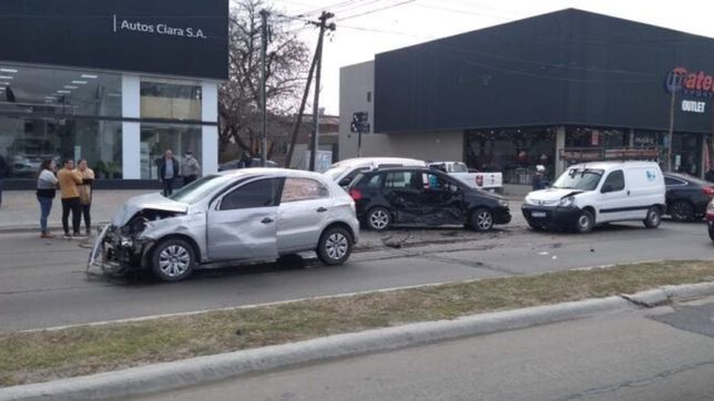 tremendo choque multiple en una de las avenidas mas importantes de la plata