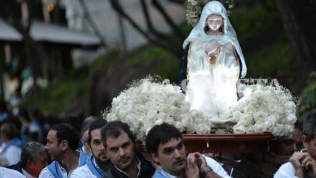 aparicion, desmayos y fe: la historia de la virgen del cerro que llega a la plata