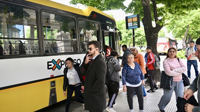 tras el aumento extraordinario de los micros, ir y volver del trabajo puede costar mas de $60.000