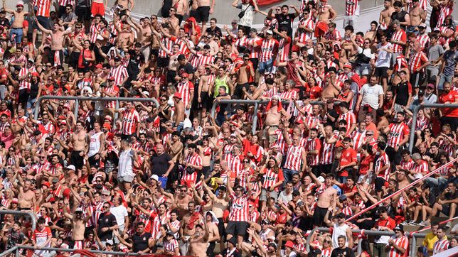 san nicolas se vistio de rojo y blanco con la fiesta de los hinchas de estudiantes
