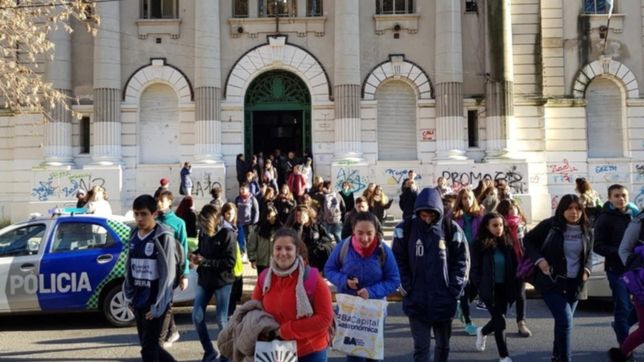 el normal 1 lleva sus quejas al fiscal de estado bonaerense por la amenazas de bombas