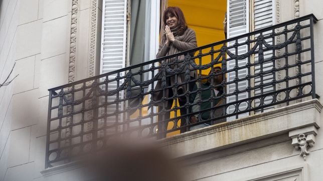cristina kirchner volvio a cargar contra milei por los dolares y la deuda