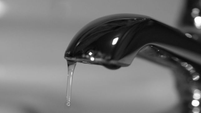 vecinos de parque saavedra sufren la falta de agua y estallaron contra absa