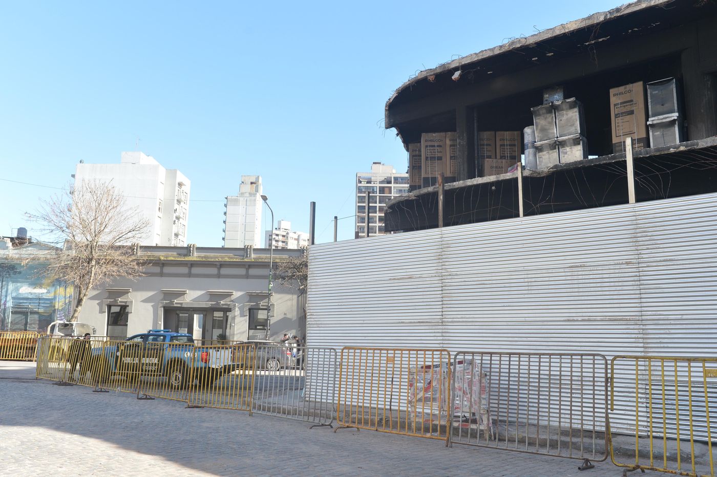 A casi 6 semanas, as&iacute; luce el dep&oacute;sito de Aloise que se prendi&oacute; fuego